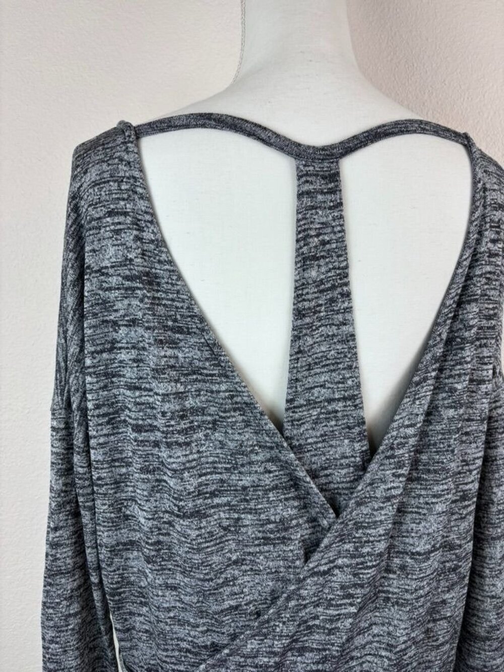 Athleta women's medium heather grey‎ pose layered pullover open back long sleeve - Picture 9 of 10